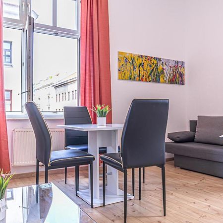 6 Min To Amusement Park - Economy Rooms In Shared Apartment Виена Екстериор снимка