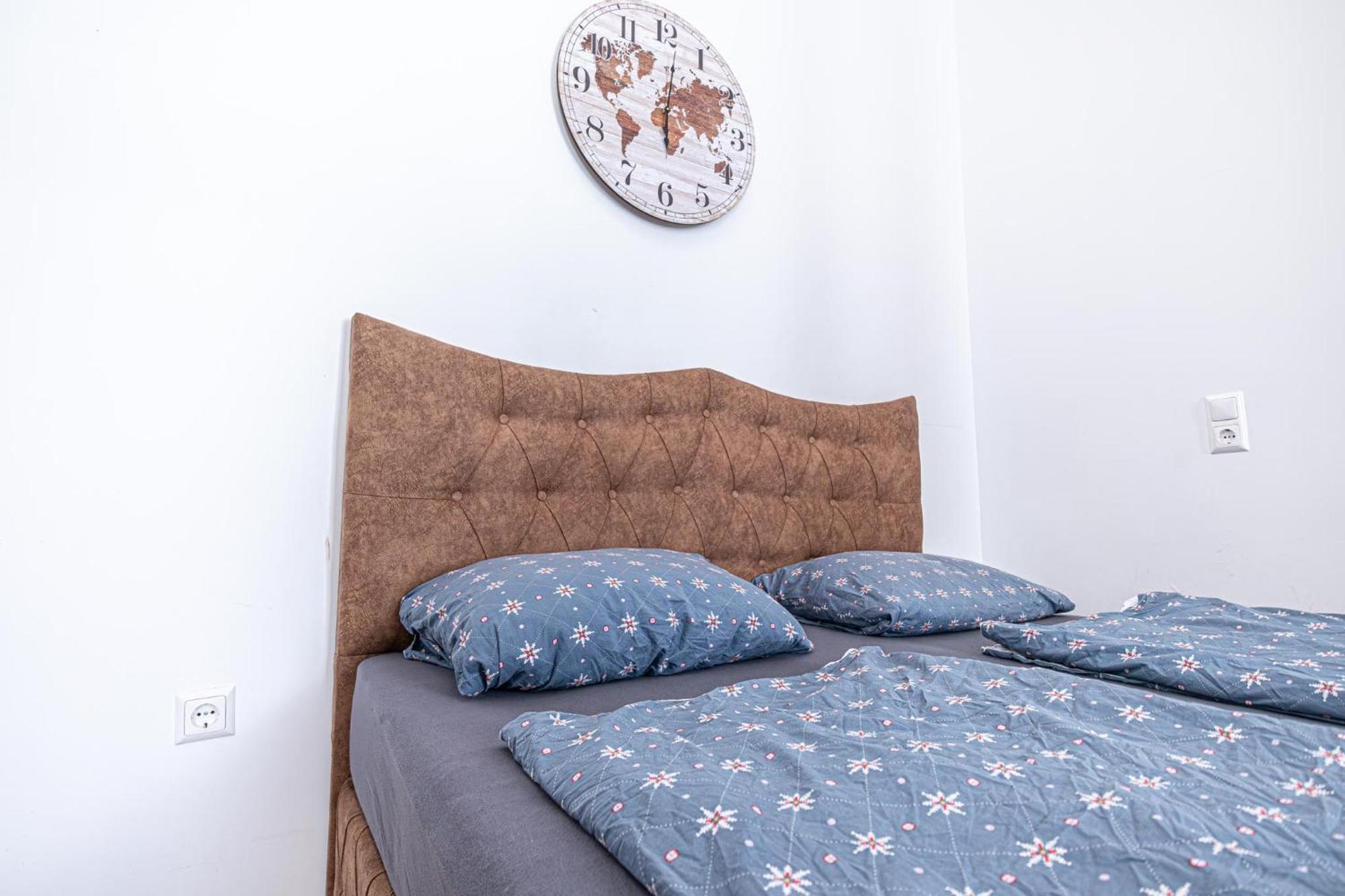 6 Min To Amusement Park - Economy Rooms In Shared Apartment Виена Екстериор снимка
