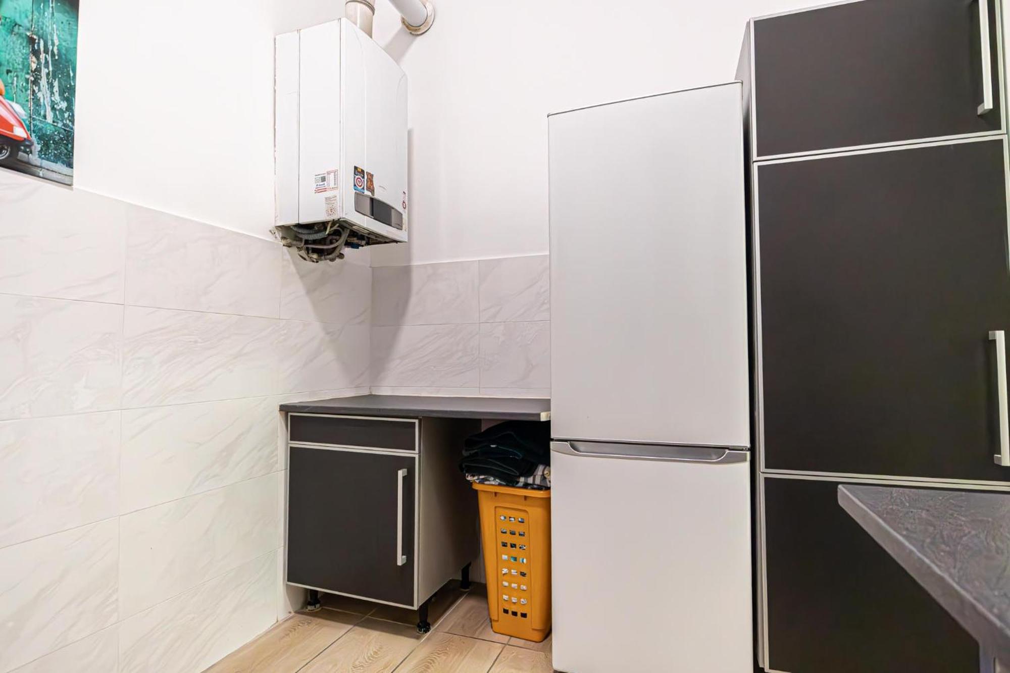 6 Min To Amusement Park - Economy Rooms In Shared Apartment Виена Екстериор снимка