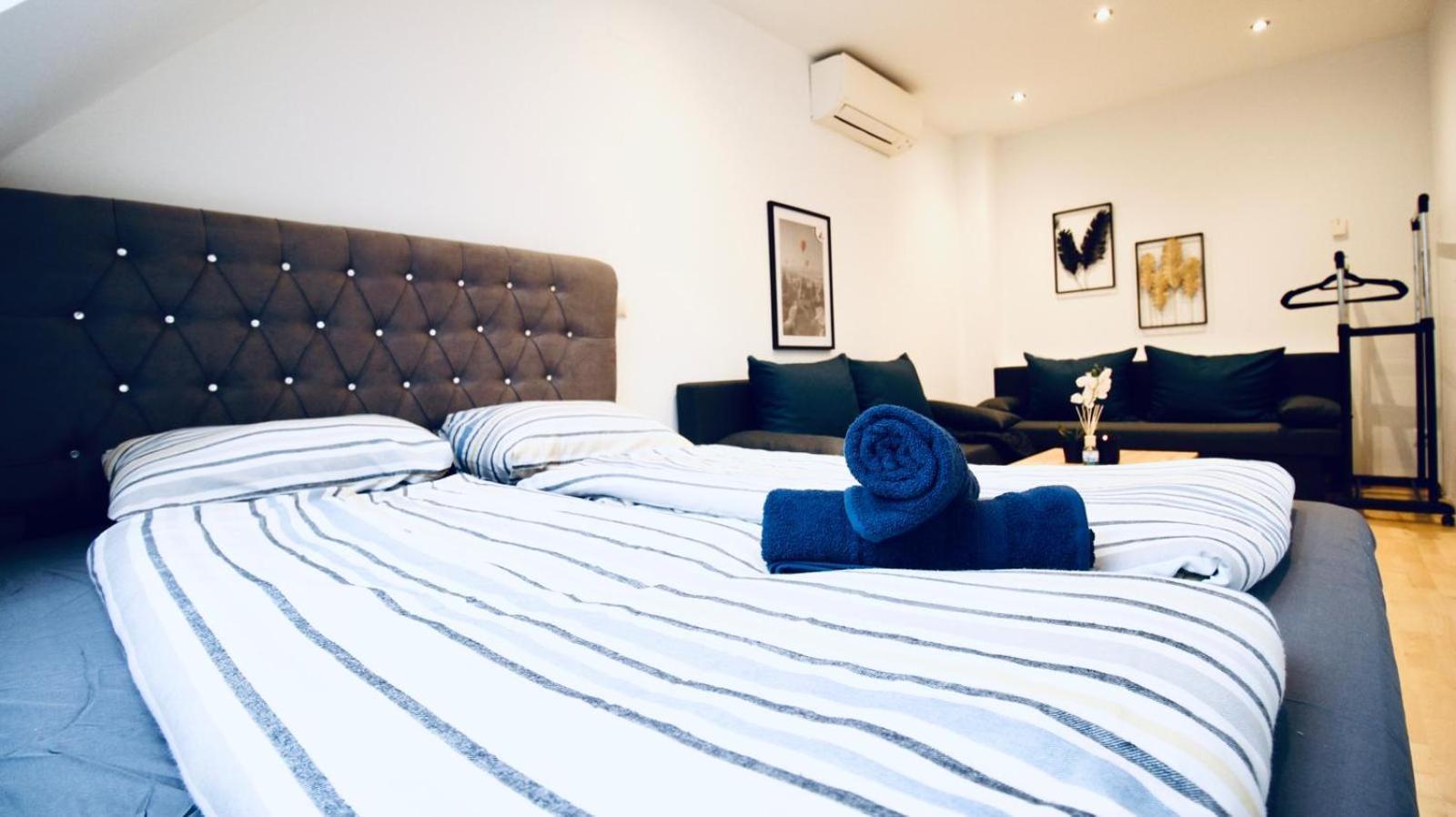 6 Min To Amusement Park - Economy Rooms In Shared Apartment Виена Екстериор снимка