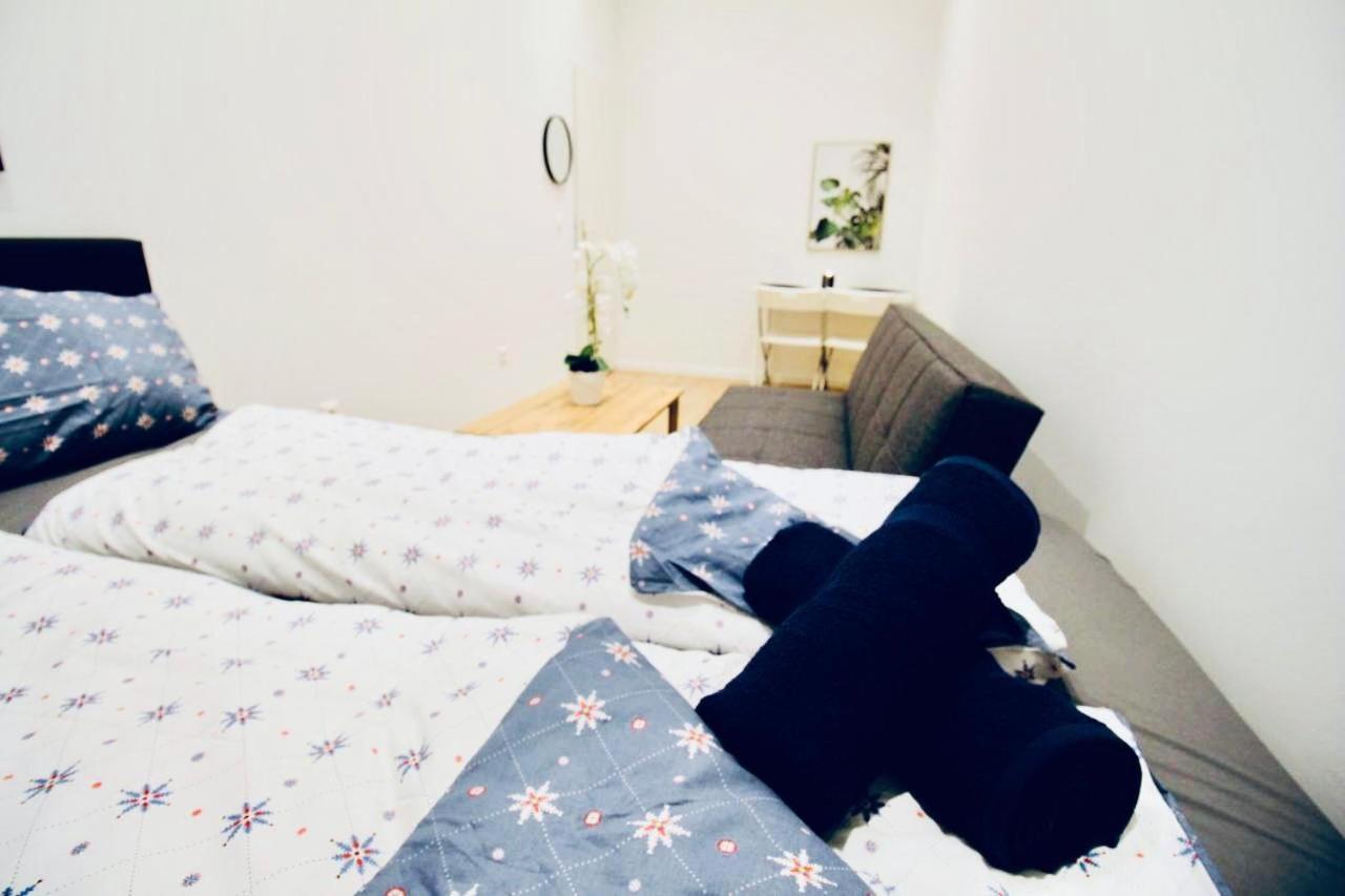 6 Min To Amusement Park - Economy Rooms In Shared Apartment Виена Екстериор снимка